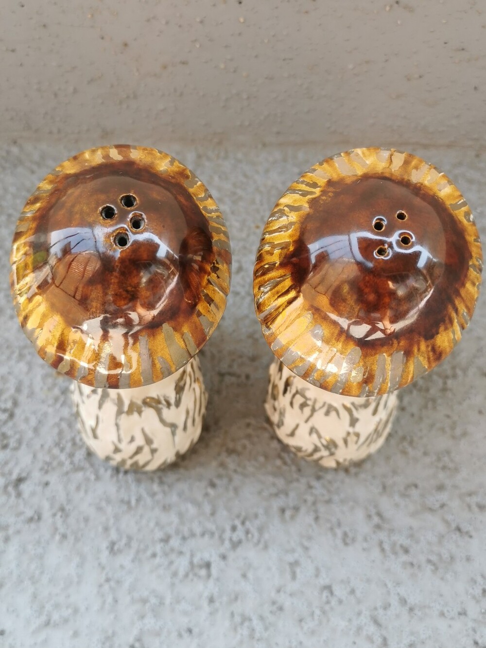 Vintage 1983 Studio Pottery Mushroom Salt & Pepper Shakers Hand Painted - Picture 7 of 13
